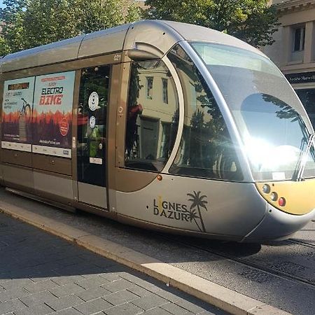 New cheap PRIVATE ROOM, KITCHEN ,TRAM on site, 12 minutes from nice train station with tram , beach in 17 min with tram , CHAMBRE PRIVÉE pas cher, cuisine équipée , tram sur place, à 12 min de la gare de Nice avec le tram, 17 min plage Exterior foto