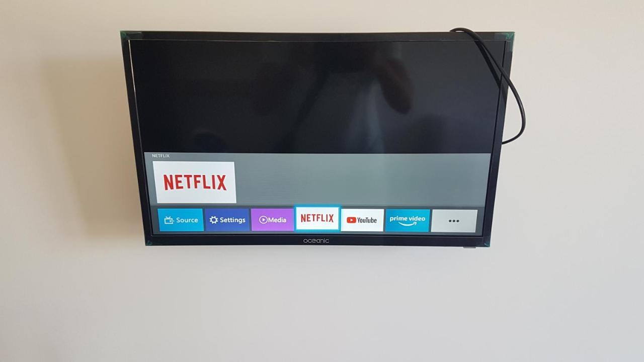 New cheap PRIVATE ROOM, KITCHEN ,TRAM on site, 12 minutes from nice train station with tram , beach in 17 min with tram , CHAMBRE PRIVÉE pas cher, cuisine équipée , tram sur place, à 12 min de la gare de Nice avec le tram, 17 min plage Exterior foto
