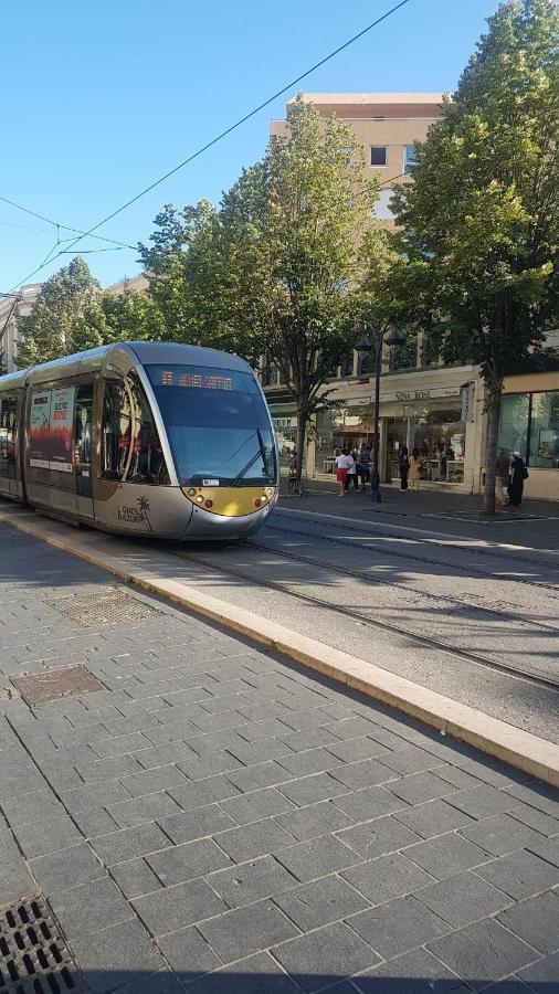 New cheap PRIVATE ROOM, KITCHEN ,TRAM on site, 12 minutes from nice train station with tram , beach in 17 min with tram , CHAMBRE PRIVÉE pas cher, cuisine équipée , tram sur place, à 12 min de la gare de Nice avec le tram, 17 min plage Exterior foto