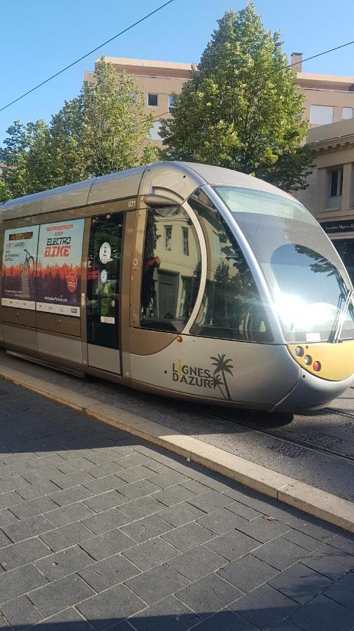 New cheap PRIVATE ROOM, KITCHEN ,TRAM on site, 12 minutes from nice train station with tram , beach in 17 min with tram , CHAMBRE PRIVÉE pas cher, cuisine équipée , tram sur place, à 12 min de la gare de Nice avec le tram, 17 min plage Exterior foto