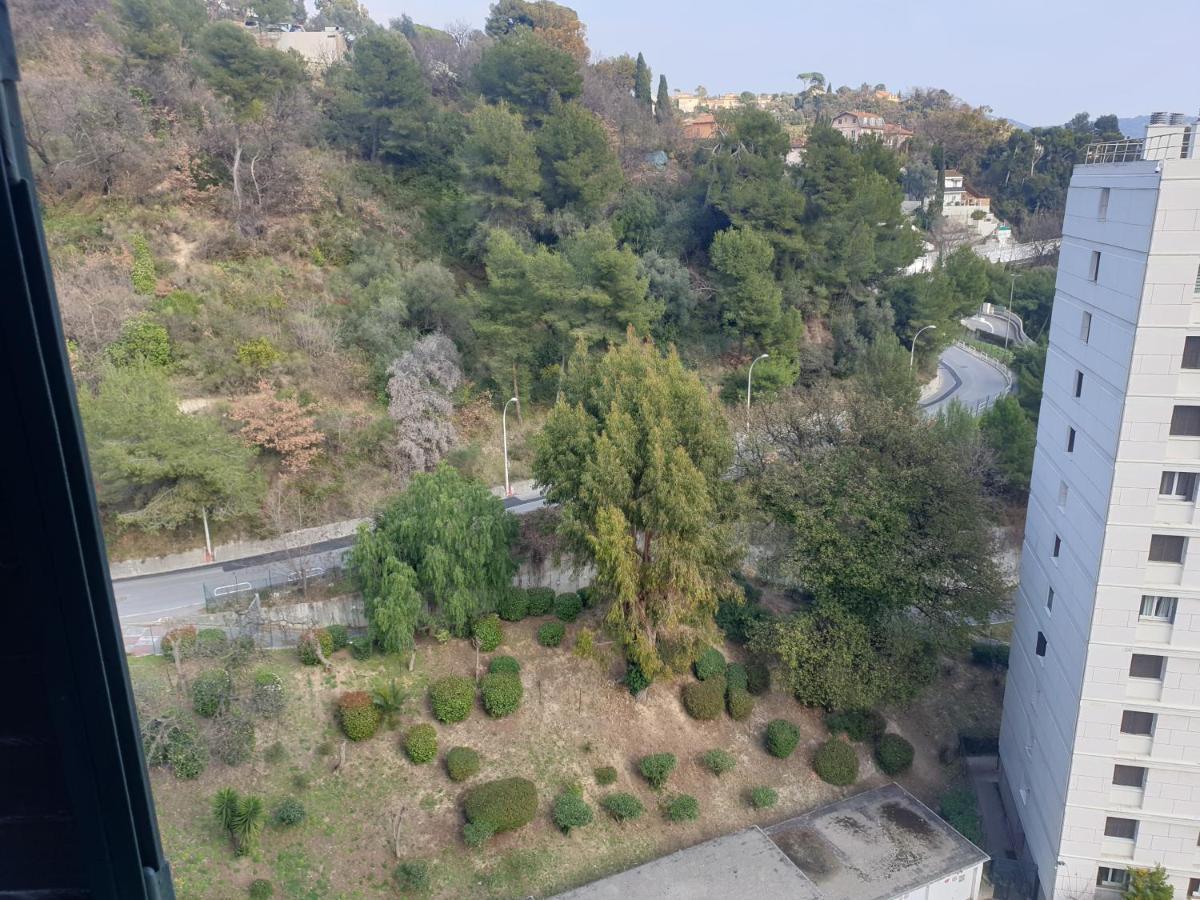 New cheap PRIVATE ROOM, KITCHEN ,TRAM on site, 12 minutes from nice train station with tram , beach in 17 min with tram , CHAMBRE PRIVÉE pas cher, cuisine équipée , tram sur place, à 12 min de la gare de Nice avec le tram, 17 min plage Exterior foto