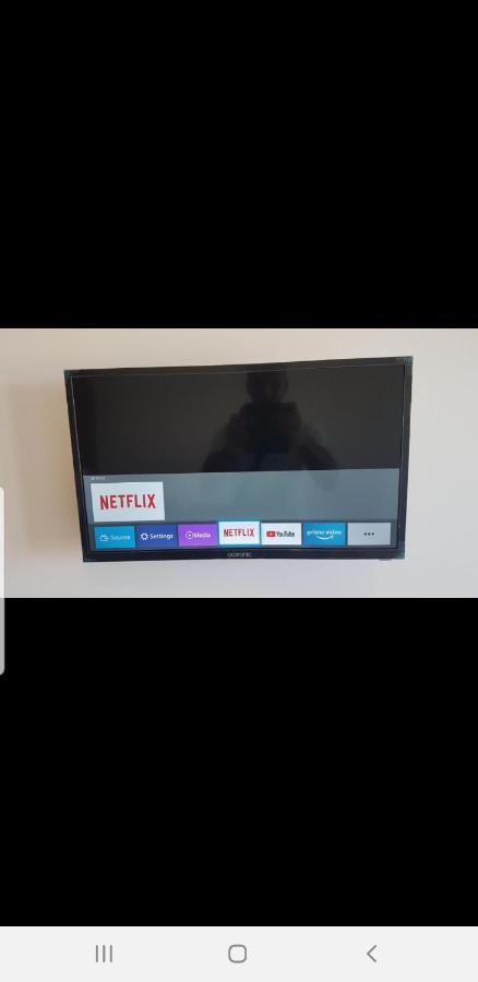 New cheap PRIVATE ROOM, KITCHEN ,TRAM on site, 12 minutes from nice train station with tram , beach in 17 min with tram , CHAMBRE PRIVÉE pas cher, cuisine équipée , tram sur place, à 12 min de la gare de Nice avec le tram, 17 min plage Exterior foto